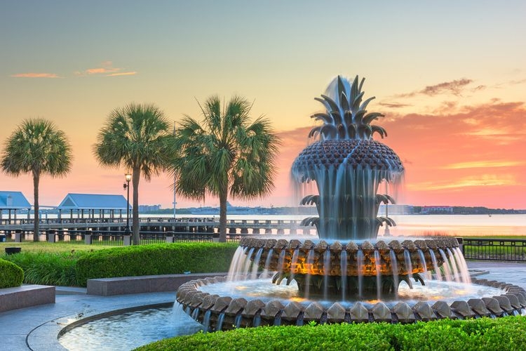 Things to do in Charleston SC, Pineapple fountain, Top Villas
