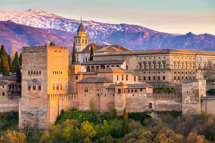 The best time to visit Spain, Alhambra, winter, Top Villas