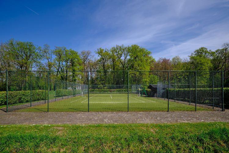 Tennis-courts