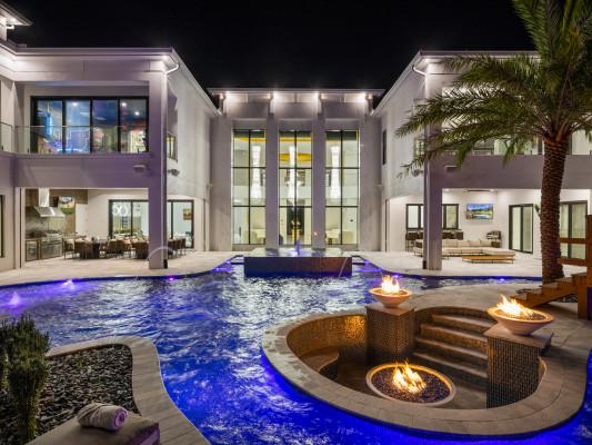 Reunion Resort 18000
