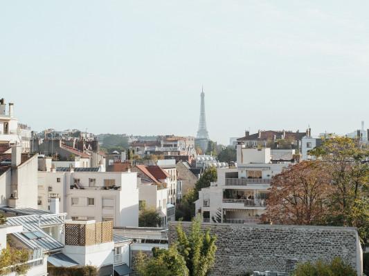 Eyes Towards the Eiffel