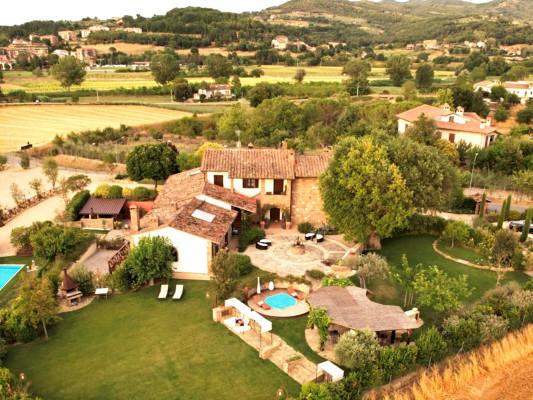 Casale Bella Vita Italian villa with courtyard