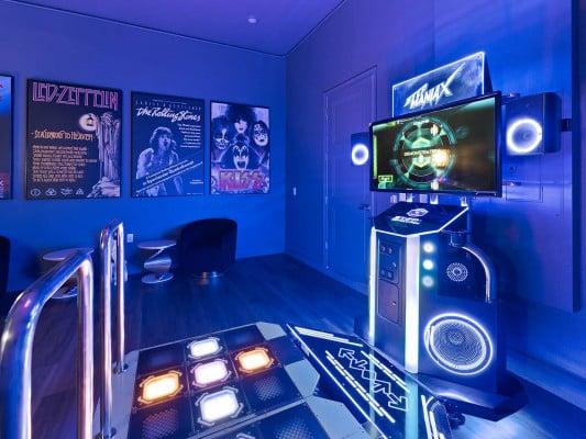 Villatel Village 65 villa with game room