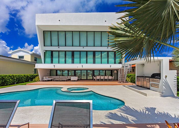 Pool view of Miami 45