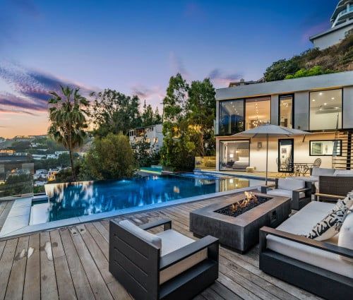 Pool view of Beverly Hills 8