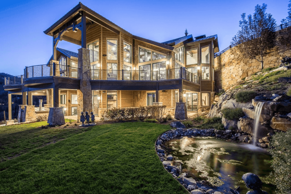 Outside view of Park City 10