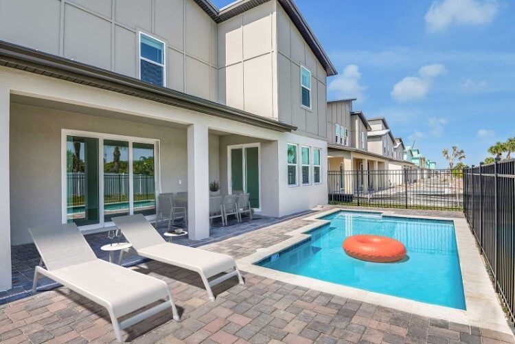 Harbor Island 1 vacation rental pool