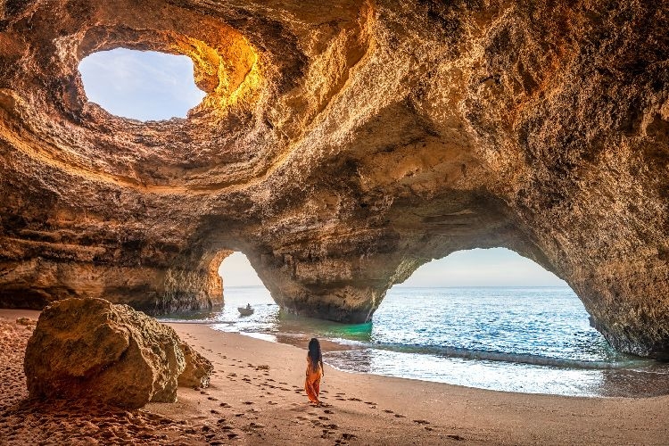 Benagli cave Algarve best time to visit