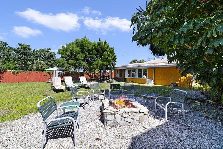 Cocoa Beach 3 Accommodation near Kennedy Space Centre