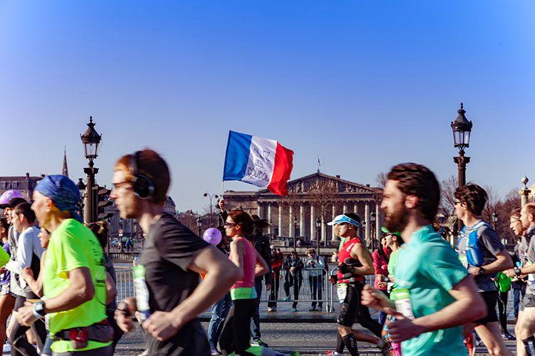 Paris marathon runners