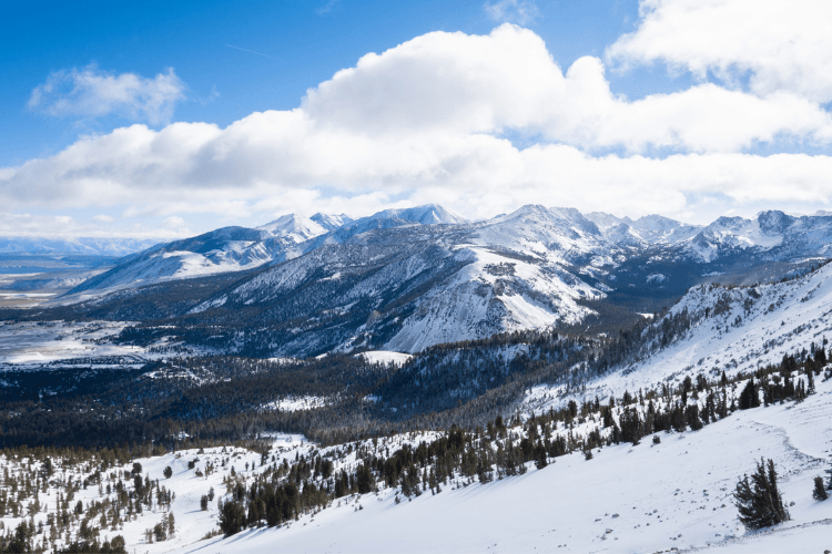 How much snow Mammoth Lakes.png