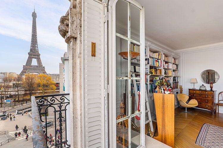 Impressions of the Eiffel Tower Vacation rentals in Paris