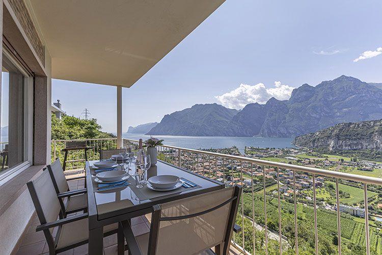 Lake Garda 8 Lake view villas in Lake Garda