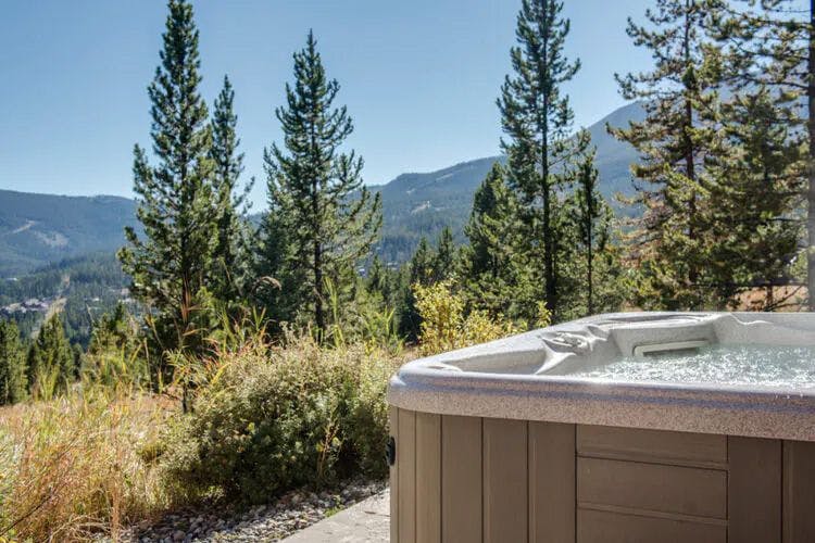 Montana-cabins-with-hot-tubs-Big-Sky-28.jpg