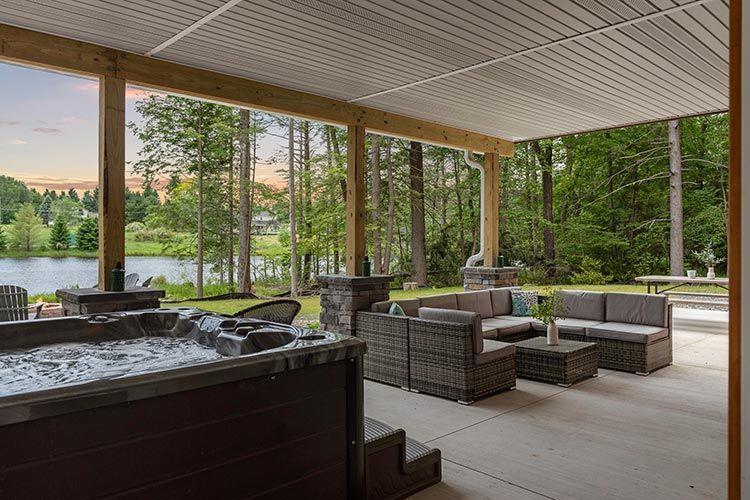 Pocono-Lake-6-Hot-tub