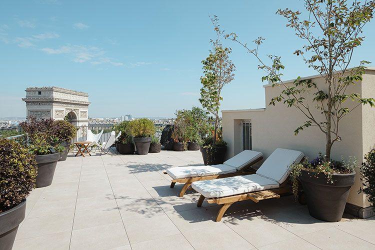 Rooftop Views of the Arc de Triomphe Accommodation near Arc de Triomphe