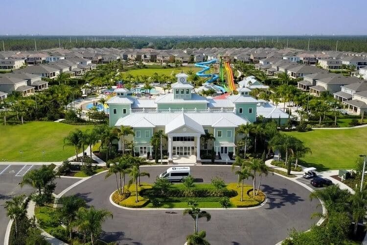 An areil view of an Orlando resort clubhouse with rows of vacation rentals behind