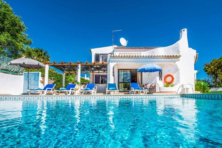 Algarve villas with private pools - Villa Miramar traditional Algarve villa with large pool and sun loungers