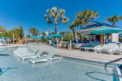 Windsor Island Resort sun loungers by the pool