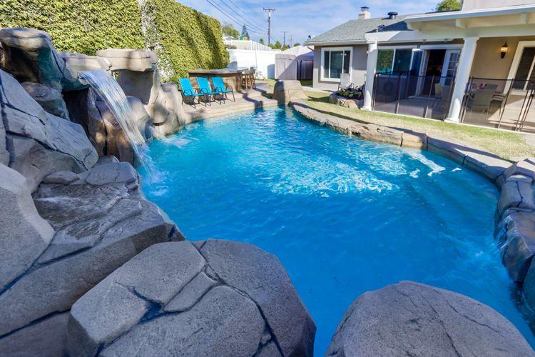 Anaheim 30 Anaheim vacation rentals with pools