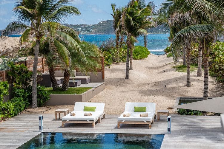 Villa K beachfront setting in Anse des Cayes St Barts