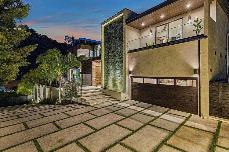 Bel Air 1 facade, vacation rentals for large groups in Los Angeles