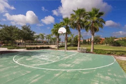 Bella Vida Resort outdoor basketball court