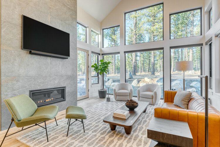 Bend vacation rentals for large groups, Bend 2 living room, Top Villas