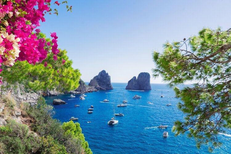 Best time to visit Amalfi coast, Capri scenery, Top Villas