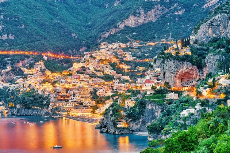 Best to visit Amalfi coast, lights at dusk, Top Villas