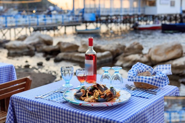 Best time to visit Amalfi coast, seafront dining in the Bay of Naples, Top Villas