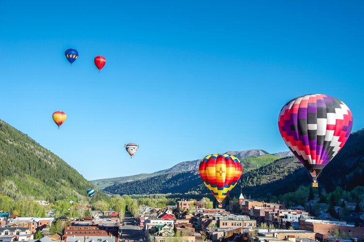 Best time to visit Colorado, balloon festival, Telluride, Top Villas