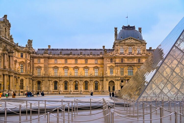 Best time to visit France, the Louvre museum, winter, Top Villas
