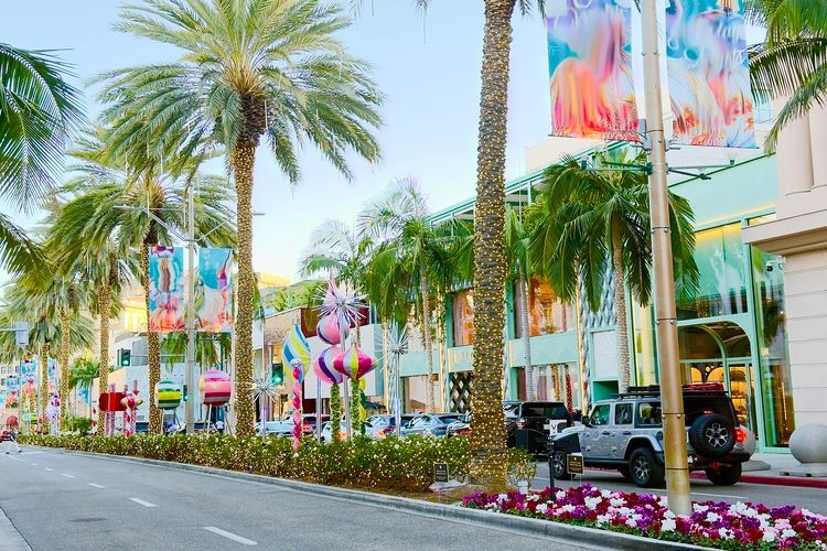 Best time to visit Los Angeles, Rodeo Drive at Christmas, Top Villas
