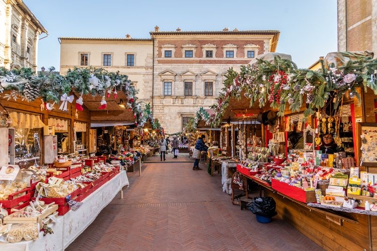Best time to visit Tuscany, Christmas market, Top Villas