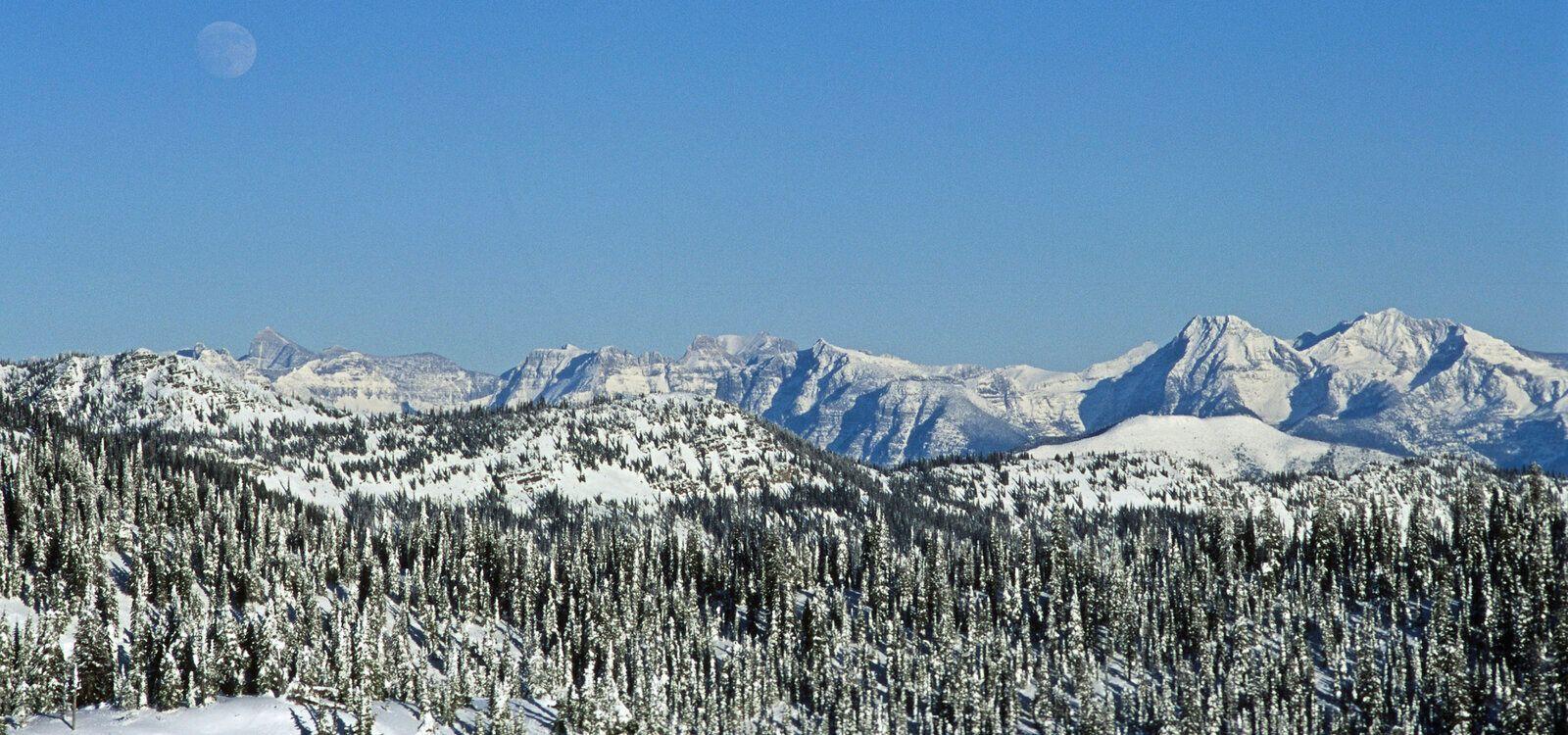 Big Sky apartments, mountain ski scenery, Top Villas