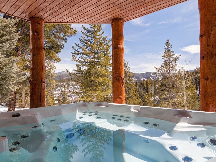 Breckenridge 9 cabin in the mountains with hot tub and forest view