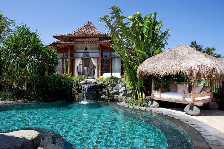Canggu 3615 Villa Amy luxury villa with pool and cabana