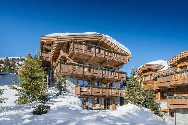 Courchevel chalets for large groups, view of Courchevel 18, Top Villas