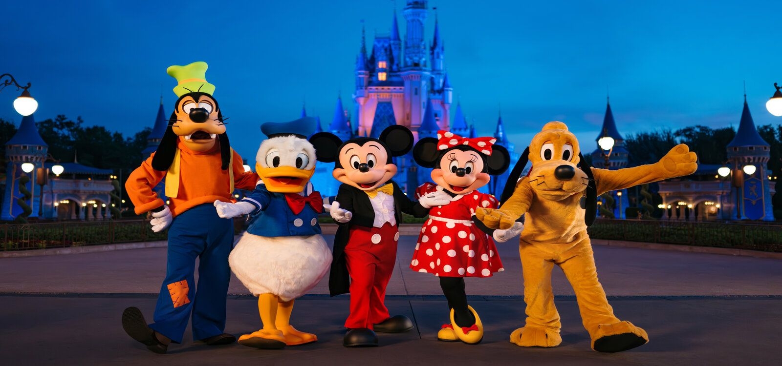 Disney World holidays, WDW characters in front of the castle, Top Villas