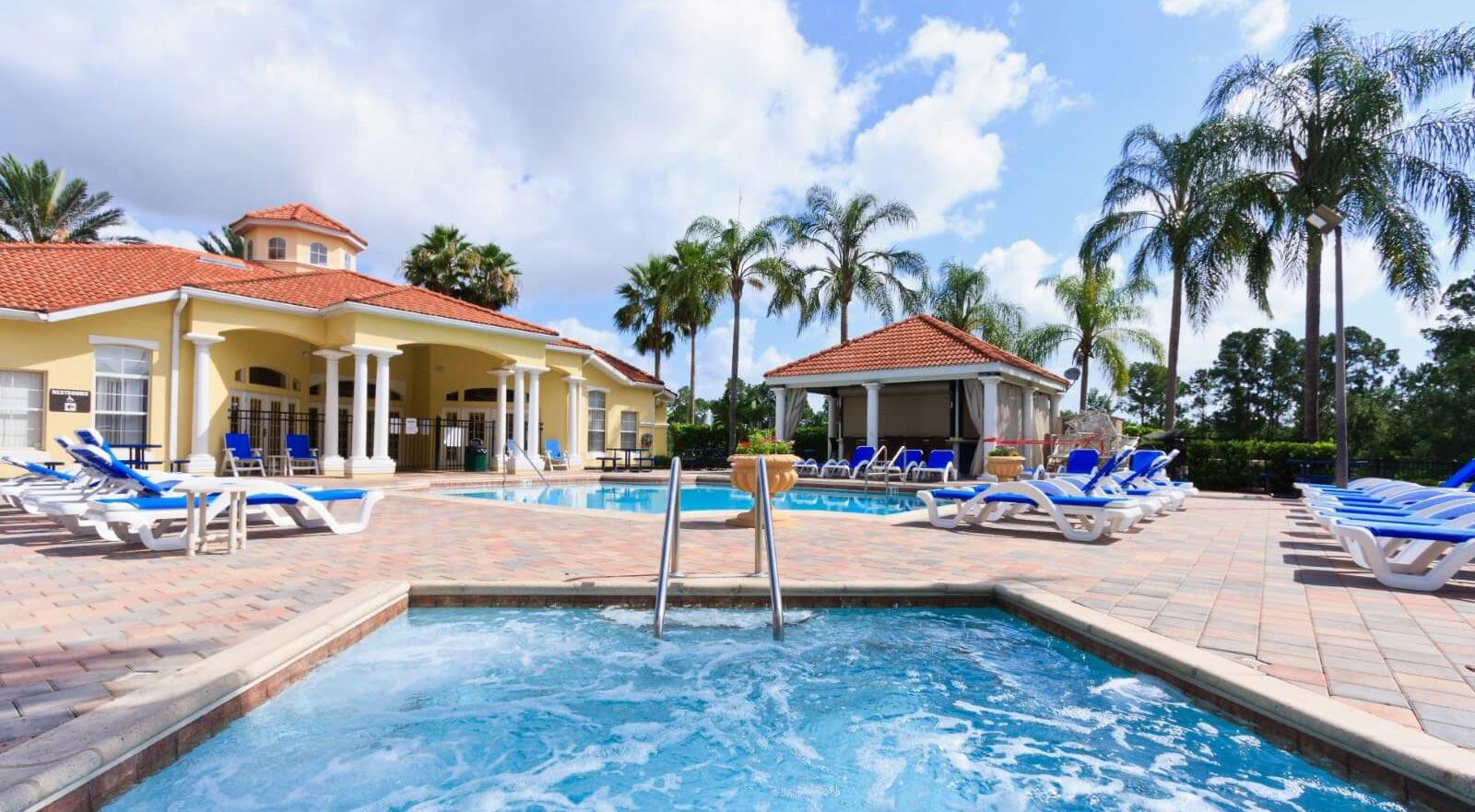 Emerald Islands Resort hot tub and resort pool