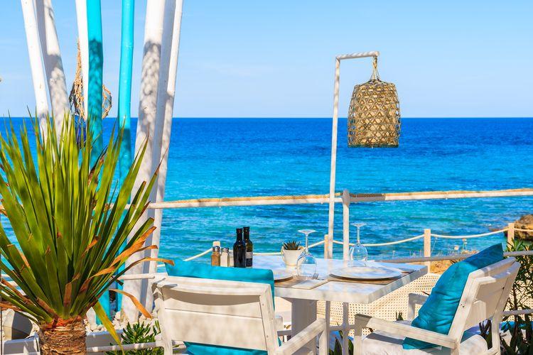 FAQs San Carlos restaurants, Cala Nova, Top Villas