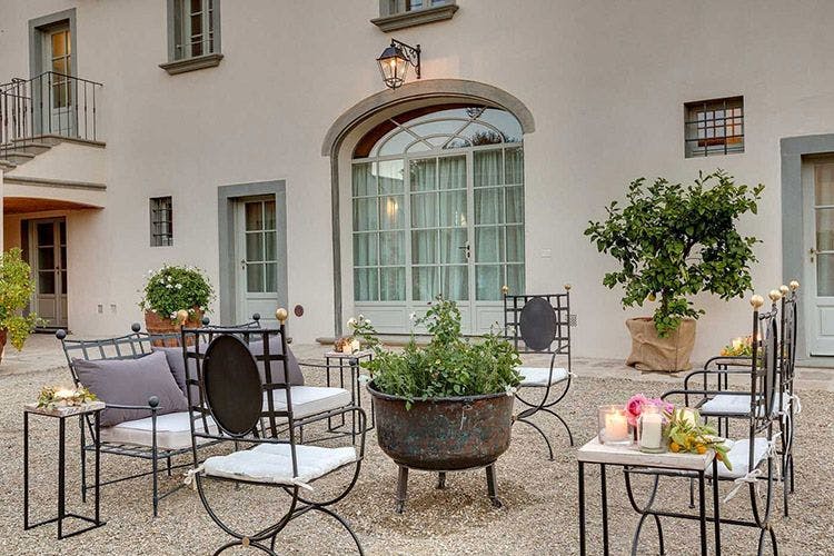 Foronia Italian villa with courtyard