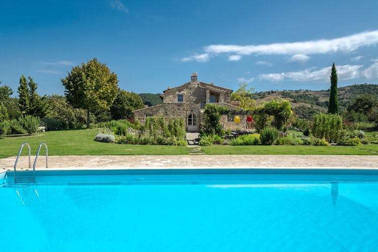 Find a villa near Siena with pool - Poderosa traditional Italian villa with large pool