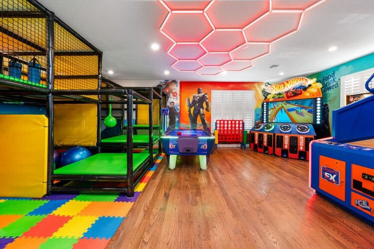 Formosa Gardens amenities, private games rooms, Formosa Gardens 560
