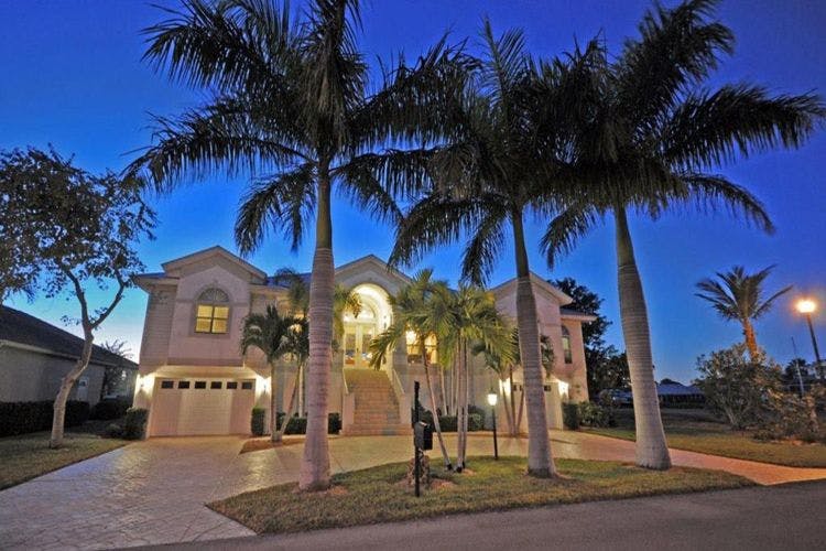 Fort Myers 5  vacation rental with palm trees out front