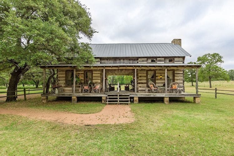 Fredericksburg 32 tiny cabin in Texas