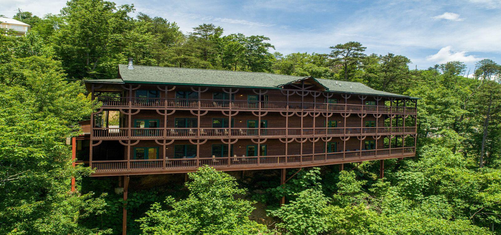 Gatlinburg 36, Gatlinburg cabins for 20 people, Top Villas