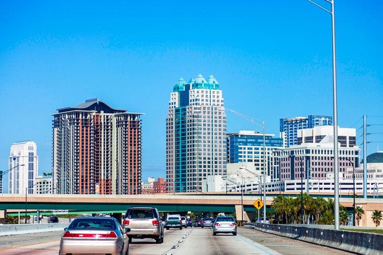 Cars on a highway heading towards skyscrapers in Orlando