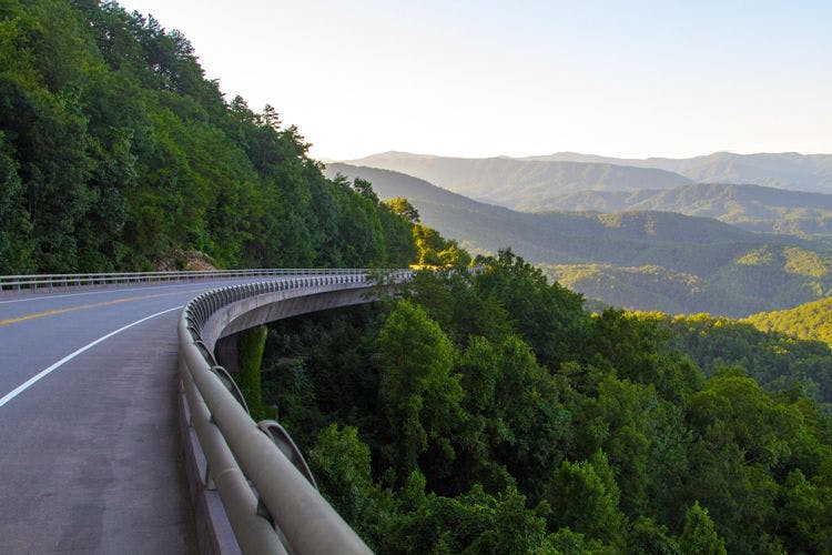 A road winding through Tennessee mountains near Pigeon Forge